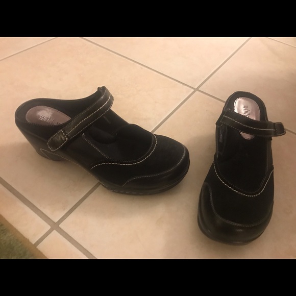 Black clogs - Picture 1 of 2